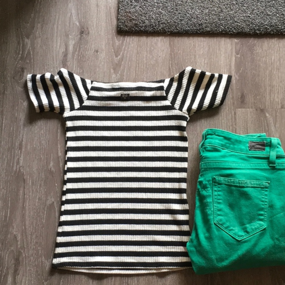 Billabong off the shoulder, striped crop top